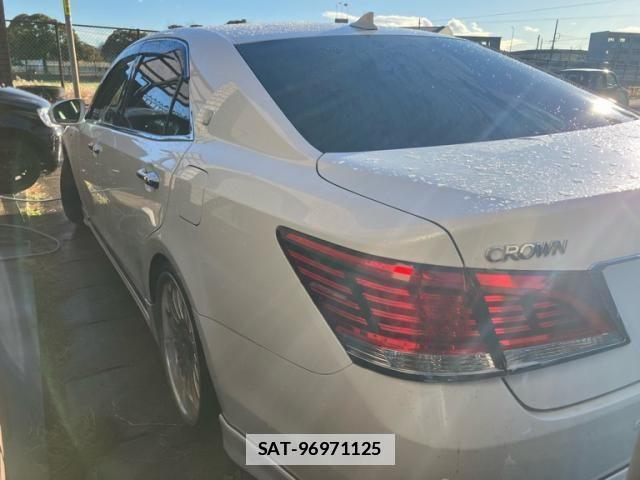 Toyota CROWN MAJESTA 2015-04 2207486-5