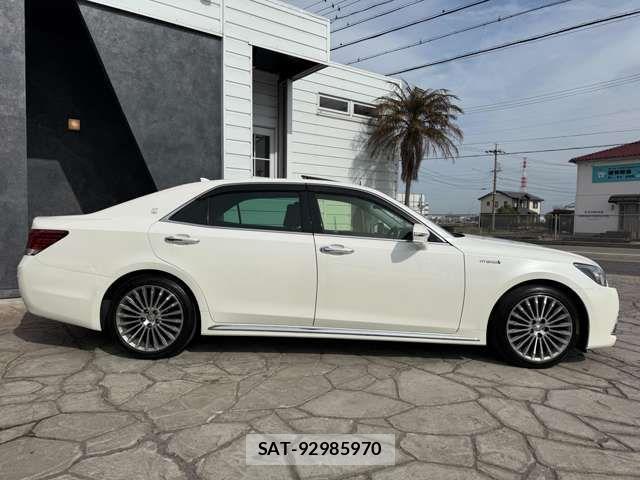 Toyota CROWN MAJESTA 2014-12 3766834-16