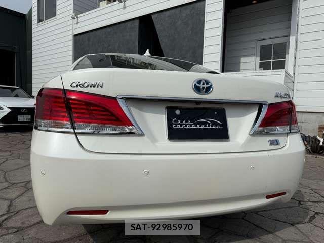 Toyota CROWN MAJESTA 2014-12 3766834-19