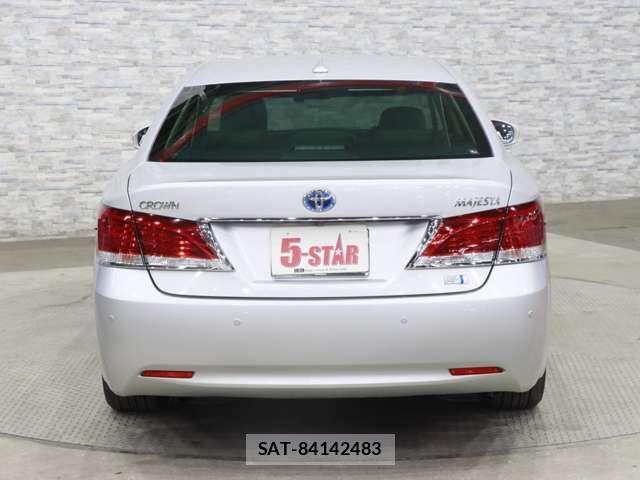 Toyota CROWN MAJESTA 2014-02 4370238-9