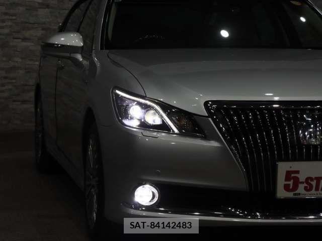 Toyota CROWN MAJESTA 2014-02 4370238-10