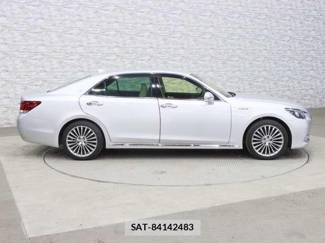 Toyota CROWN MAJESTA 2014-02 4370238-8