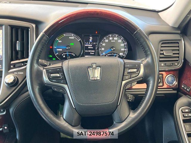 Toyota CROWN MAJESTA 2016-05 4935725-10