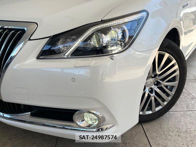 Toyota CROWN MAJESTA 2016-05 4935725-11