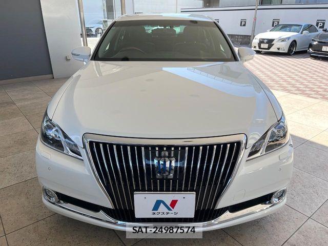 Toyota CROWN MAJESTA 2016-05 4935725-13