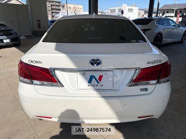 Toyota CROWN MAJESTA 2016-05 4935725-14