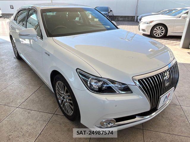 Toyota CROWN MAJESTA 2016-05 4935725-15