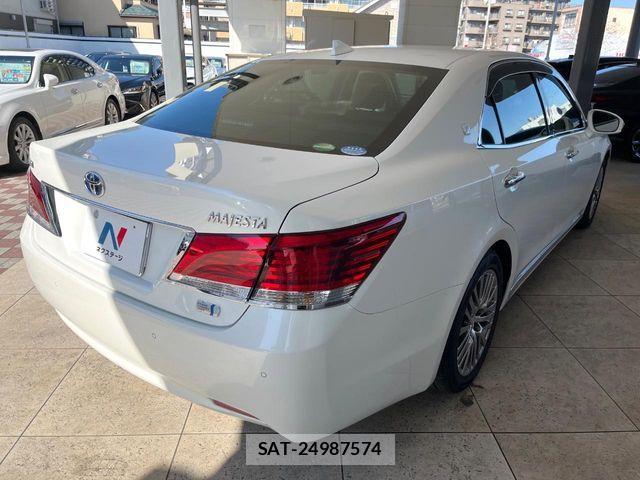 Toyota CROWN MAJESTA 2016-05 4935725-16