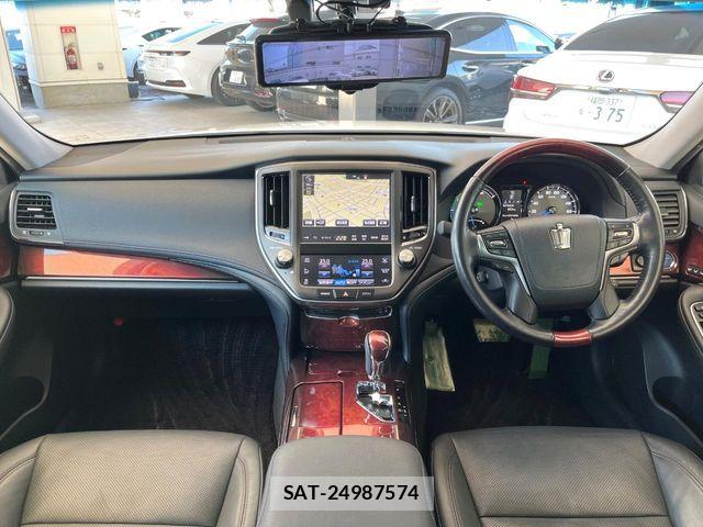 Toyota CROWN MAJESTA 2016-05 4935725-1