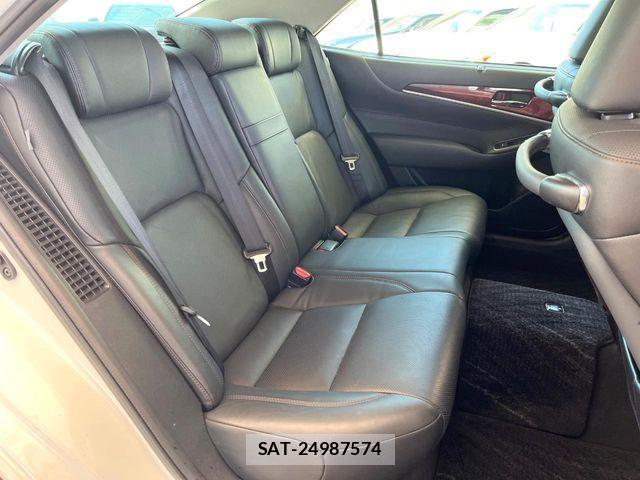 Toyota CROWN MAJESTA 2016-05 4935725-8