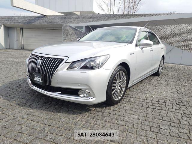 Toyota CROWN MAJESTA 2013-11 5863517-0
