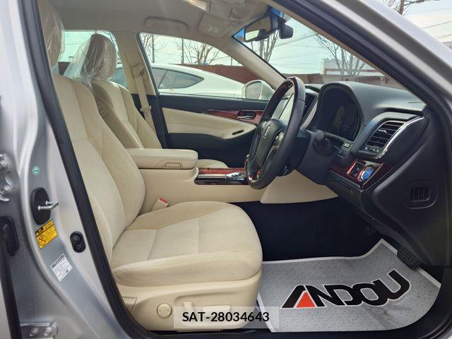 Toyota CROWN MAJESTA 2013-11 5863517-9