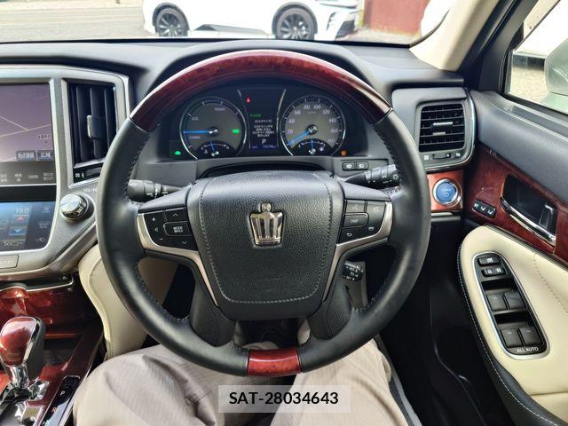 Toyota CROWN MAJESTA 2013-11 5863517-12