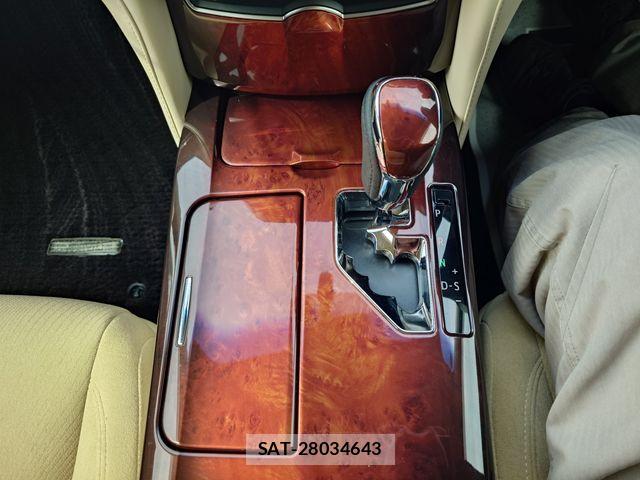 Toyota CROWN MAJESTA 2013-11 5863517-17