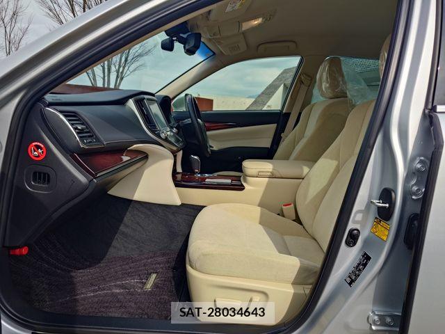 Toyota CROWN MAJESTA 2013-11 5863517-19