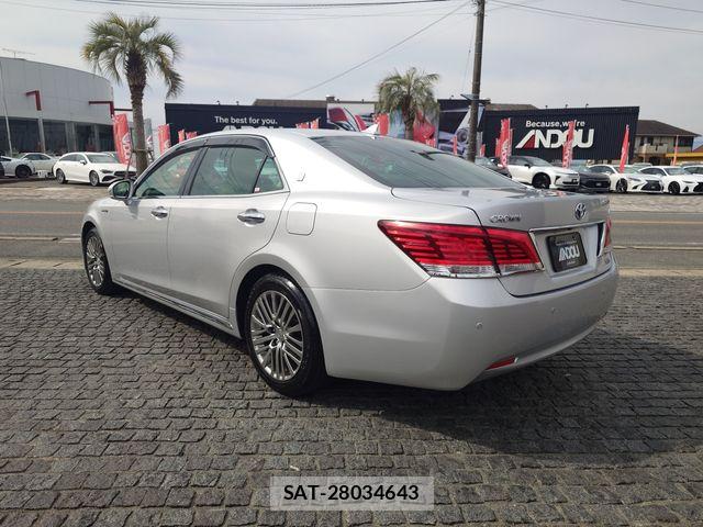 Toyota CROWN MAJESTA 2013-11 5863517-2