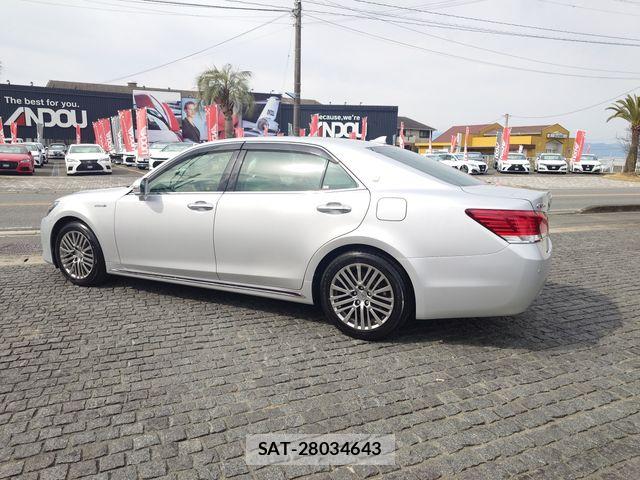 Toyota CROWN MAJESTA 2013-11 5863517-3