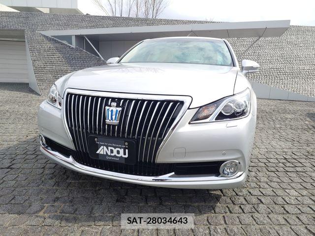 Toyota CROWN MAJESTA 2013-11 5863517-5