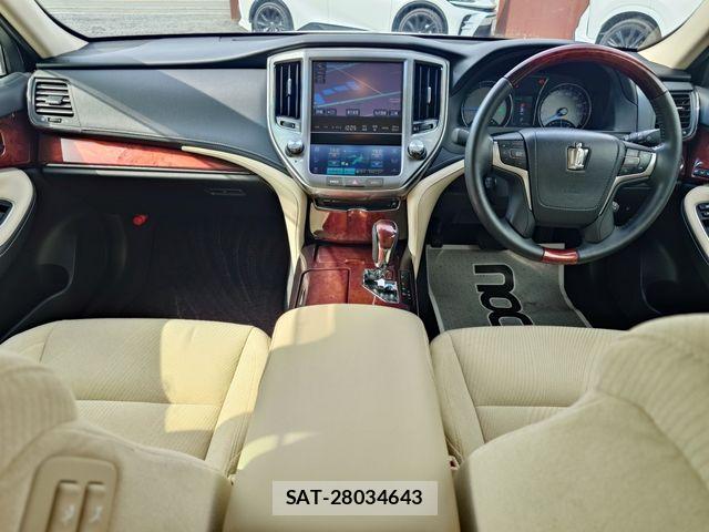 Toyota CROWN MAJESTA 2013-11 5863517-8