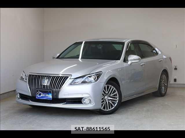Toyota CROWN MAJESTA 2013-10 5863516-0