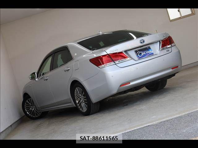 Toyota CROWN MAJESTA 2013-10 5863516-10