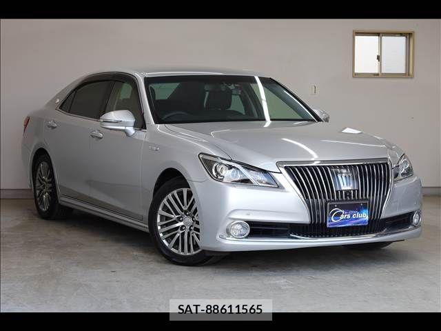 Toyota CROWN MAJESTA 2013-10 5863516-1