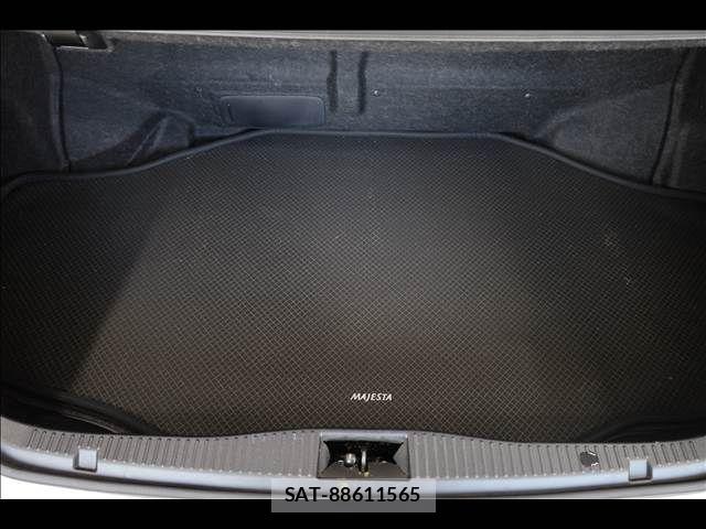 Toyota CROWN MAJESTA 2013-10 5863516-19