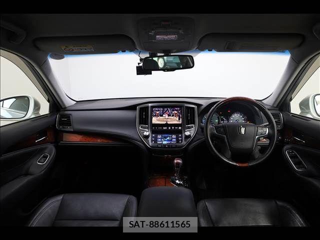 Toyota CROWN MAJESTA 2013-10 5863516-2