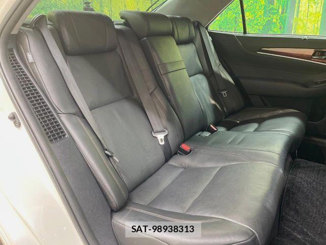 Toyota CROWN MAJESTA 2016-09 6010632-8