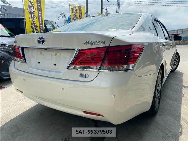 Toyota CROWN MAJESTA 2014-01 6010647-1