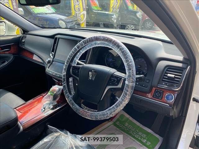Toyota CROWN MAJESTA 2014-01 6010647-2