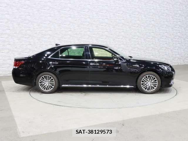 Toyota CROWN MAJESTA 2016-05 6212911-12