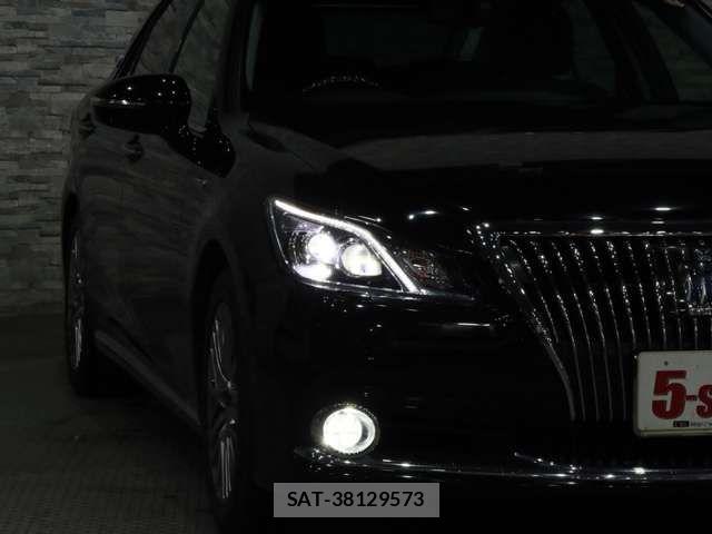 Toyota CROWN MAJESTA 2016-05 6212911-19