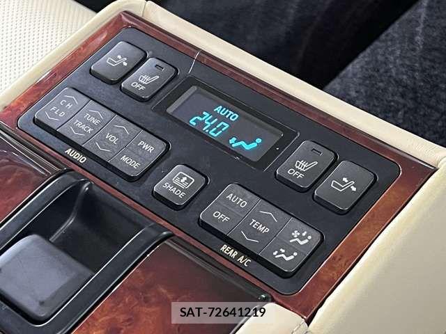 Toyota CROWN MAJESTA 2017-08 6212915-9