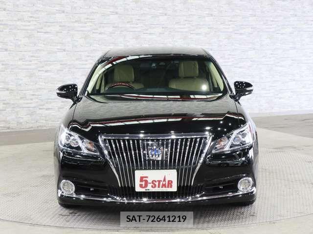 Toyota CROWN MAJESTA 2017-08 6212915-11
