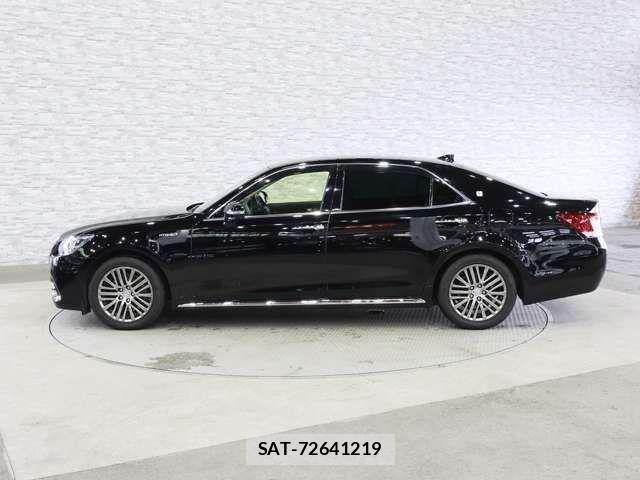 Toyota CROWN MAJESTA 2017-08 6212915-12