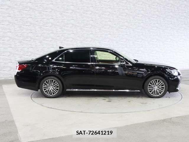 Toyota CROWN MAJESTA 2017-08 6212915-13