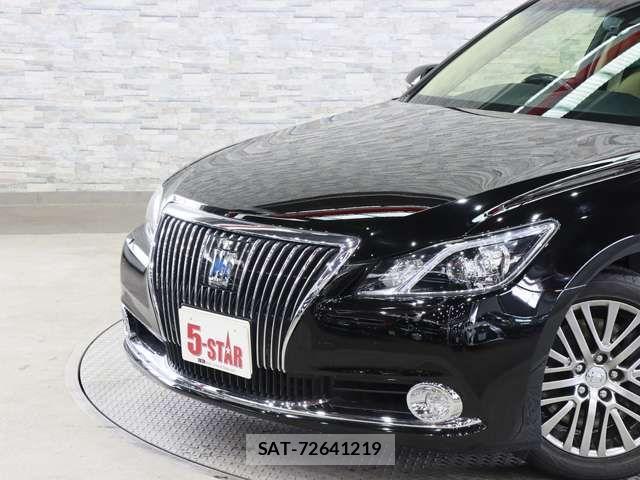 Toyota CROWN MAJESTA 2017-08 6212915-16