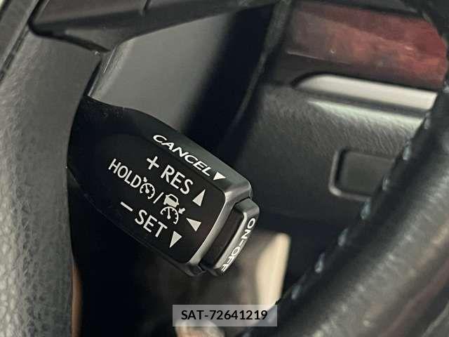 Toyota CROWN MAJESTA 2017-08 6212915-7