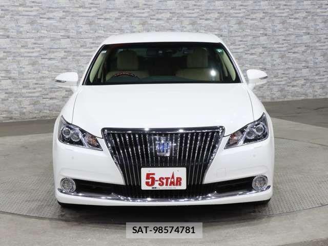 Toyota CROWN MAJESTA 2017-06 6263610-11
