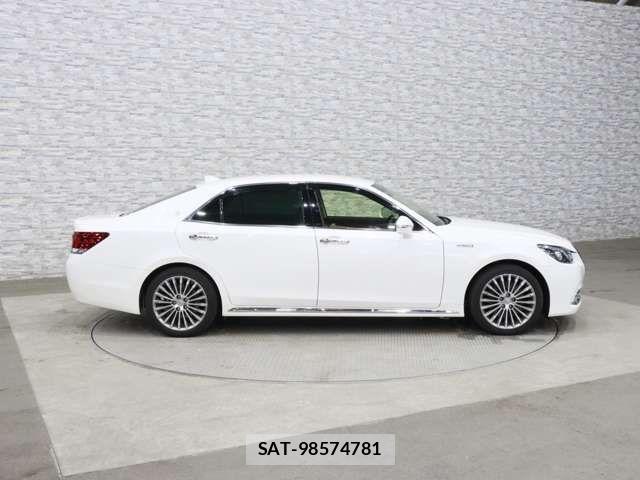 Toyota CROWN MAJESTA 2017-06 6263610-13