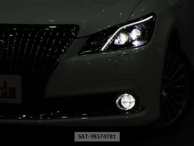 Toyota CROWN MAJESTA 2017-06 6263610-15