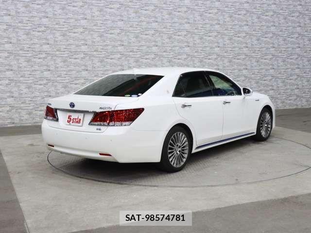 Toyota CROWN MAJESTA 2017-06 6263610-18