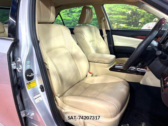 Toyota CROWN MAJESTA 2014-05 6611195-12