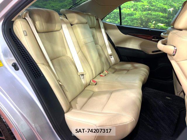 Toyota CROWN MAJESTA 2014-05 6611195-13