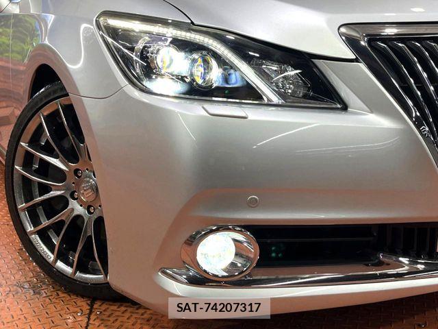 Toyota CROWN MAJESTA 2014-05 6611195-15