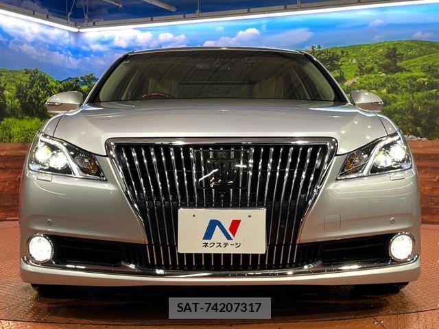 Toyota CROWN MAJESTA 2014-05 6611195-17
