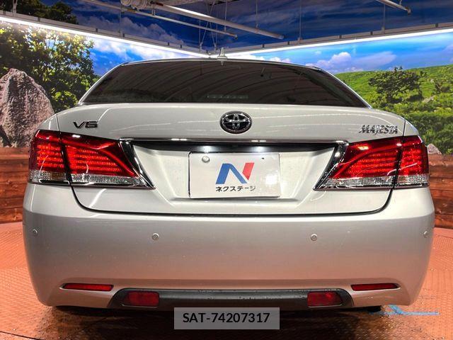 Toyota CROWN MAJESTA 2014-05 6611195-18