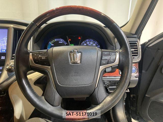 Toyota CROWN MAJESTA 2014-01 6641388-1
