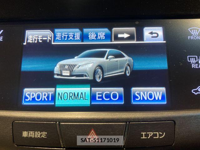 Toyota CROWN MAJESTA 2014-01 6641388-23
